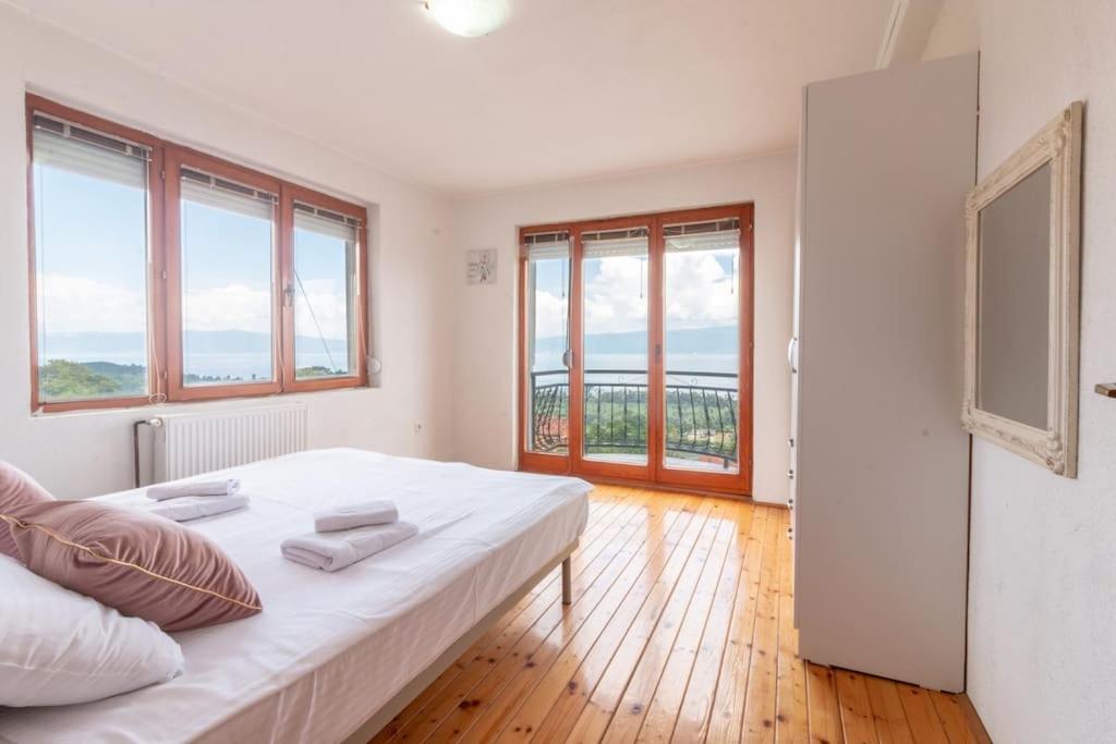 Casa Farmak - 4 Bedroom Lux Apartment With Infinity Pool & Lake View Ohrid Extérieur photo