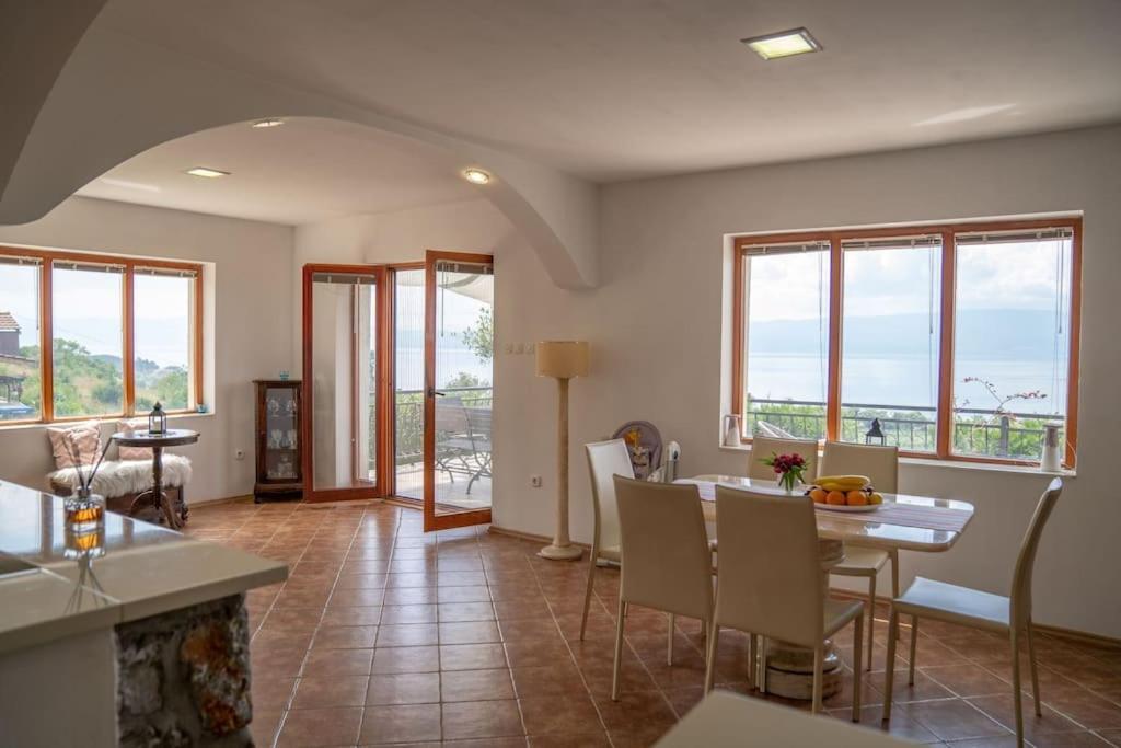 Casa Farmak - 4 Bedroom Lux Apartment With Infinity Pool & Lake View Ohrid Extérieur photo