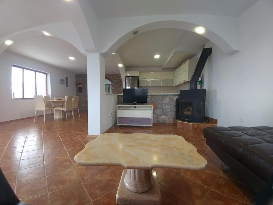 Casa Farmak - 4 Bedroom Lux Apartment With Infinity Pool & Lake View Ohrid Extérieur photo