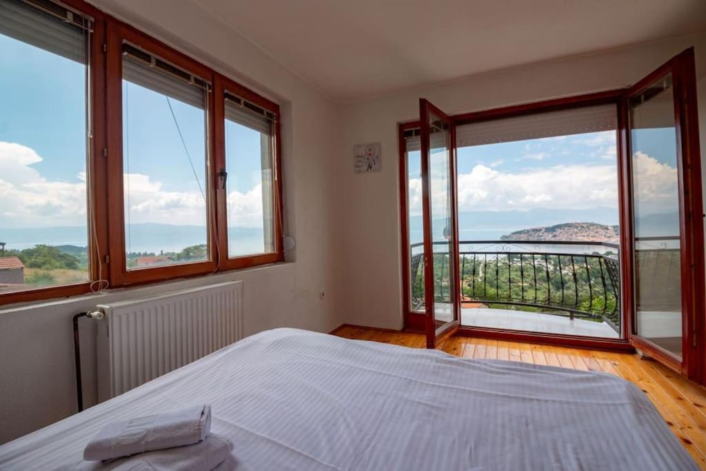 Casa Farmak - 4 Bedroom Lux Apartment With Infinity Pool & Lake View Ohrid Extérieur photo